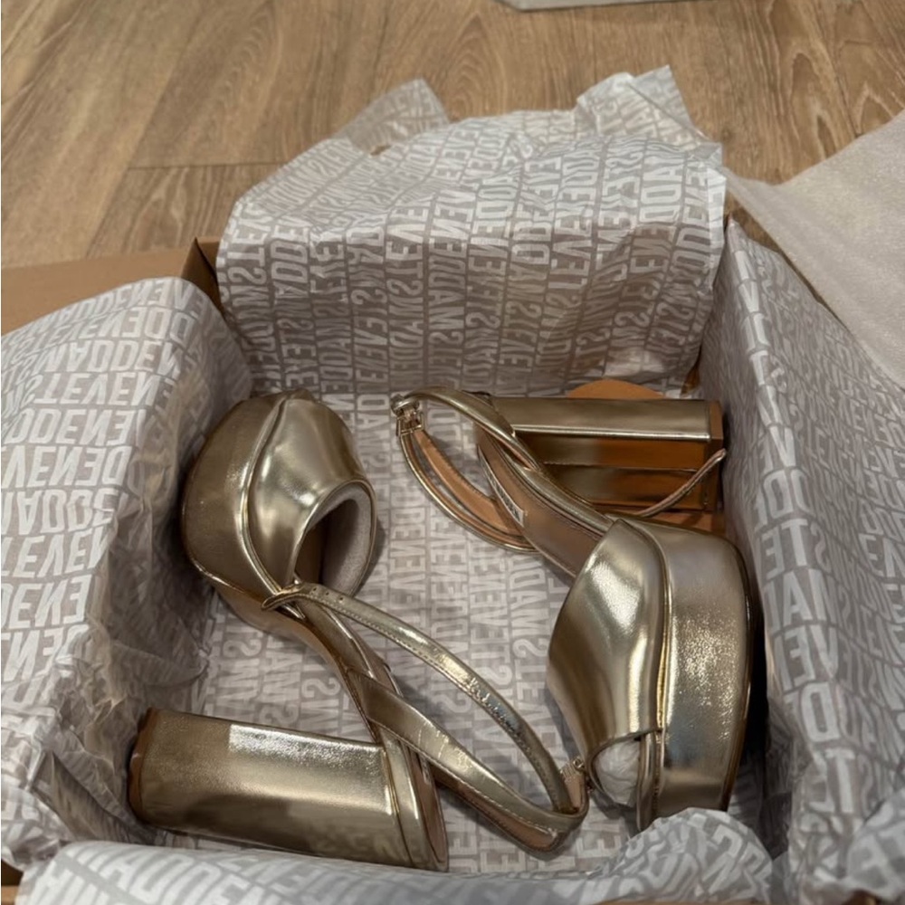 NEW Steve Madden Champagne Platform Heels
